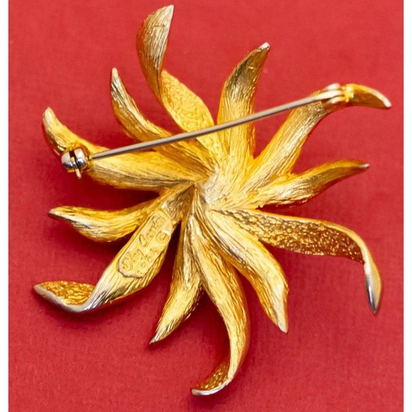 Vintage Gold Tone Flower Brooch by Oleg Cassini 1964 - F2 - Picture 2 of 3